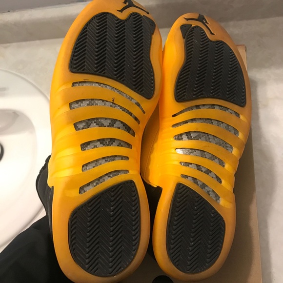 AIR JORDAN 12 RETRO, UNIVERSITY GOLD - Picture 2 of 4